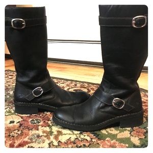 Size 7.5 Born black leather boots
